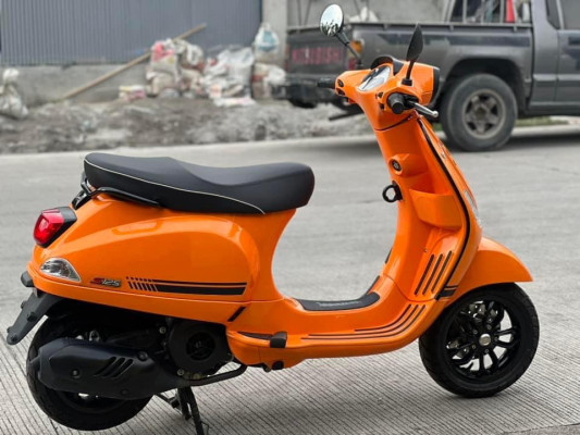 Vespa S125 orange