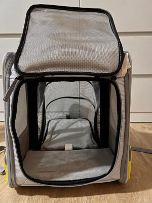 PETKIT PORTABLE BACKPACK FOR FUR BABIES (BRANDNEW) (FIXED PRICE)