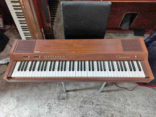YAMAHA CLAVINOVA YP30 ELECTRIC PIANO