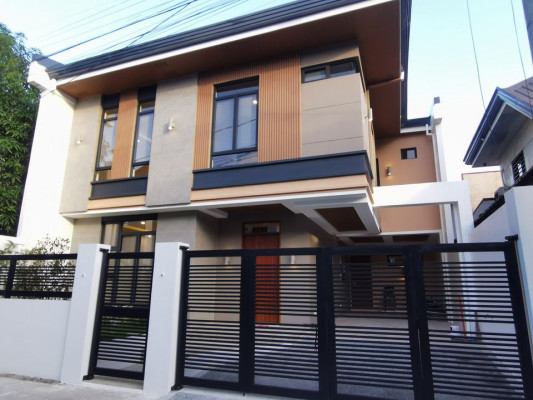 Single Attached House and lot for sale in Cainta Along Marcos Highway