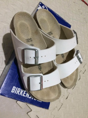 Preloved Birkenstock Arizona White birkofloor size 37
