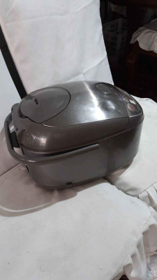 ZOJIRUSHI (Japan) 10-Cups Rice Cooker