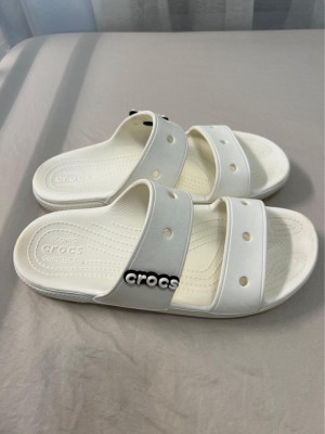 UNISEX Classic Crocs Sandals in White - Size W9/M7