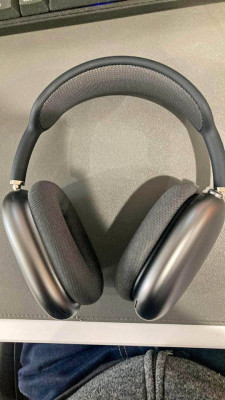 Space Gray Airpods Max