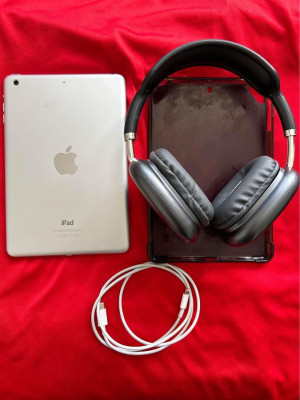 iPad Mini 2 32GB Wifi Only Apple with Free Wireless Headphones Negotiable