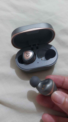 Soundpeats earphone