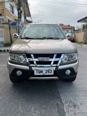 2012 Isuzu Crosswind XUV-Manual- low cashout and monthly..2012 Isuzu Crosswind X