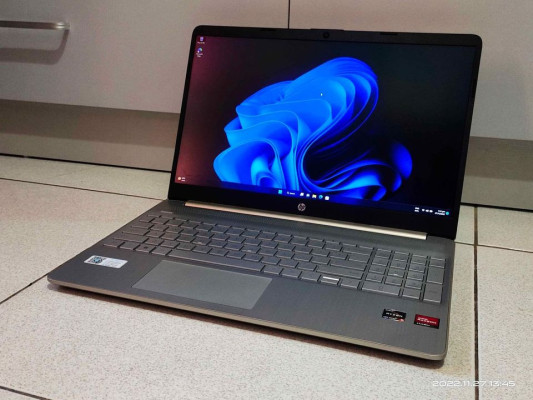 HP Laptop Ryzen 5 5500U