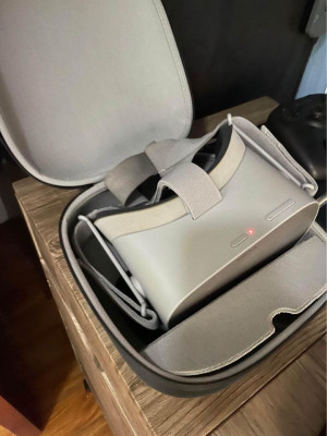Oculus Go with travel case 32Gb