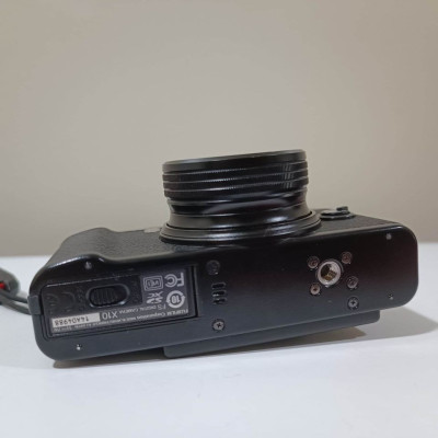 FUJIFILM X10 (please read description)