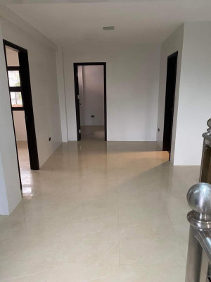 HOUSE AND LOT FOR SALE with Commercial Space