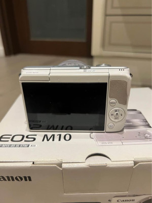 Canon EOS M10