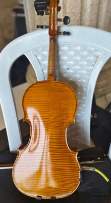 Strad violin