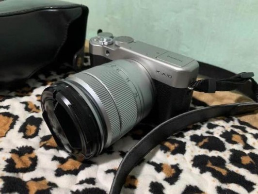 FUJIFILM XA-10