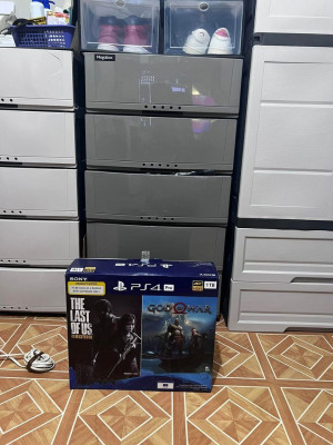 Complete Sony PS4 Pro 1TB WITH WARRANTY
