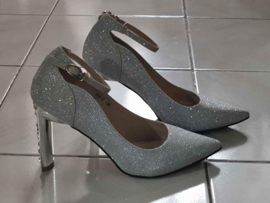 High Heels Shoes Size 8 Like New