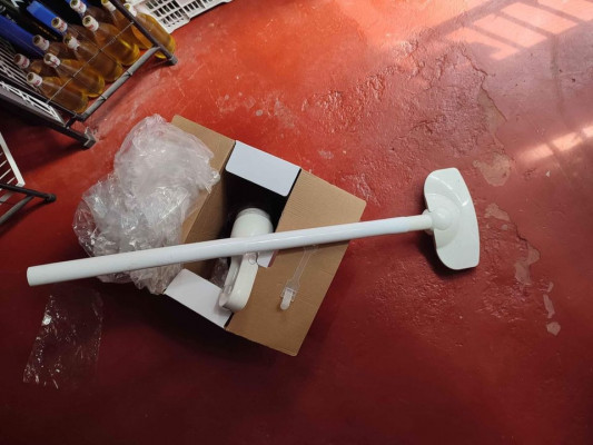 Rechargeable & plug in vacuum clearlner