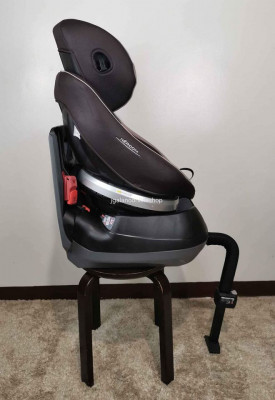 Combi Neroom Baby Car Seat