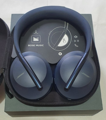 Bose Noise Cancelling Headphones 700 (Dark Blue)