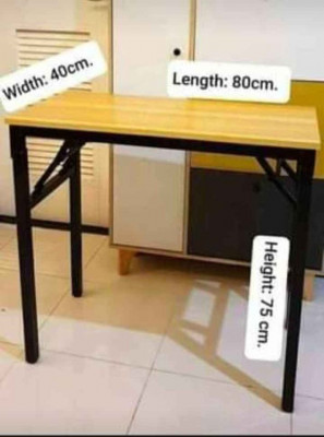FOLDABLE COMPUTER TABLE