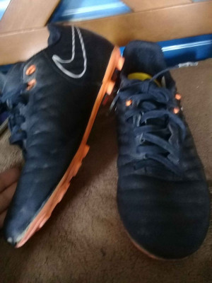 Running shoes for men and women