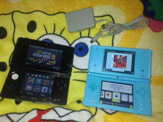 FOR SALE Nintendo 3DS and DSi w/Full of Games