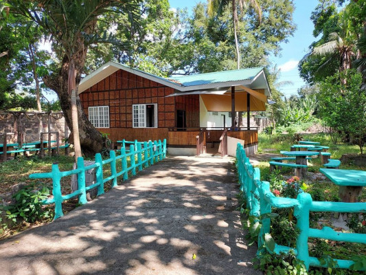 FOR SALE  2,266 sqm lot with ancestral house and rest house