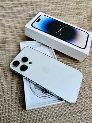 Iphone 14 pro 128gb openline Like new 1 month old 100% battery health