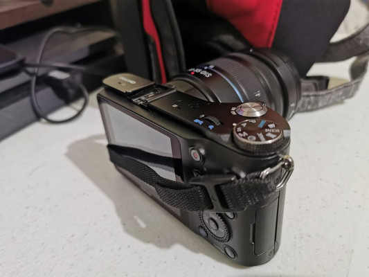 Samsung Nx200 Mirrorless DSLR