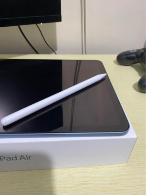 For Sale:  Apple iPad 4 64GB WiFi Blue with Goojodoq Pencil