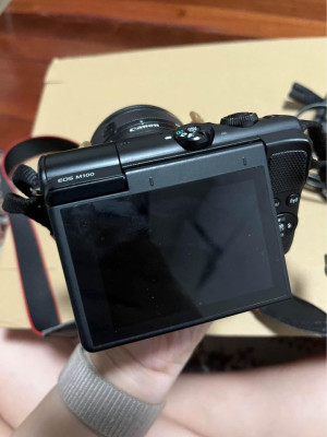 Canon M100 Mirrorless Camera