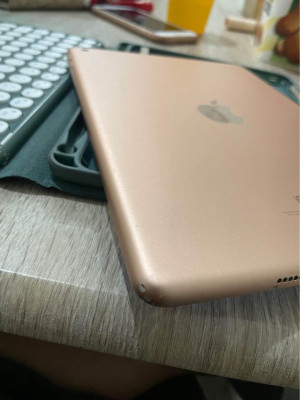 iPad 6th Gen 128GB with Bluetooth Keyboard