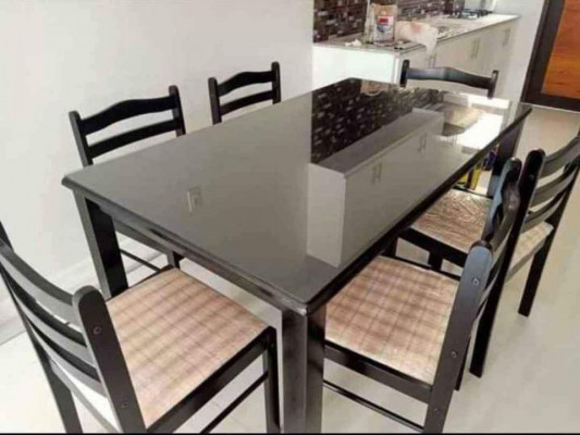 Dinning table with top glass