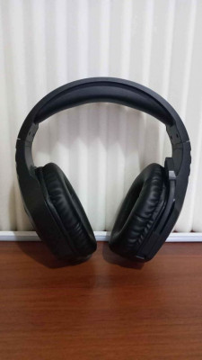 Wireless over-ear headphones EWEADN