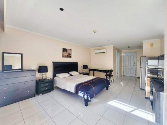 For SALE: Studio Condo in Oxford Suites Poblacion, Makati