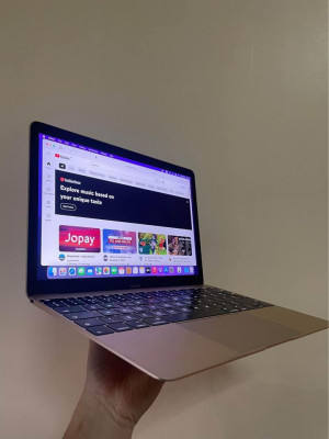 MacBook retina 2016 256g as good as new