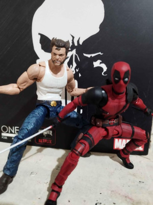 Deadpool And Marvel Legends Wolverine set