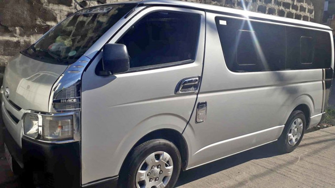 2017 Toyota hi ace commuter