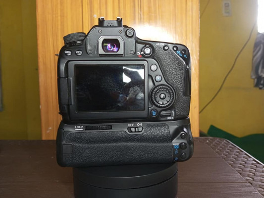 Canon 80d with battery grip