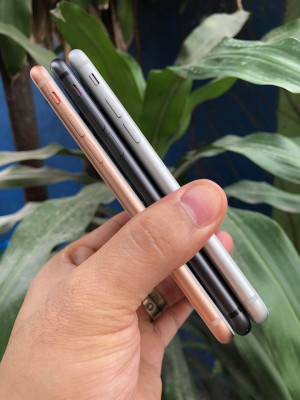 iPhone 8 256GB Factory Unlocked Complete with Box