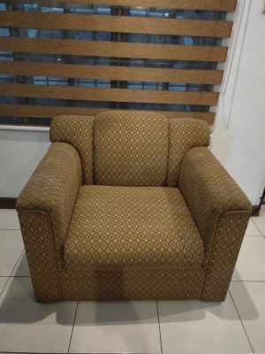 Sofa set and center table