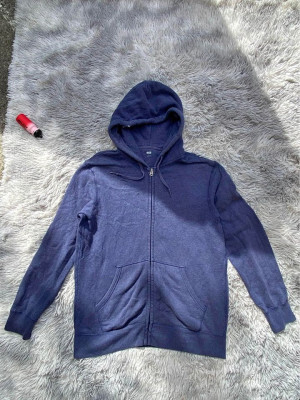 UNIQLO ZIP-UP HOODIE