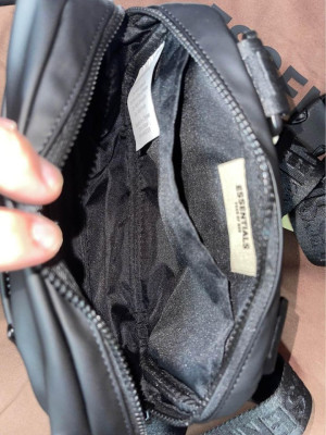 ESSENTIALS CHEST BAG