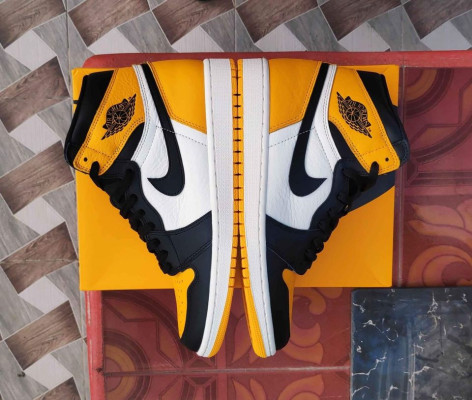 Air Jordan 1 High Taxi Size 10.5 Mens