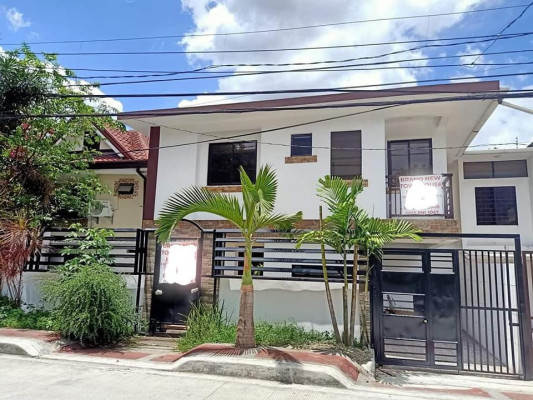 For sale House and Lot In Don Antonio Hts QC