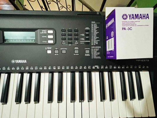 Yamaha PSR - E373 Organ / Keyboard