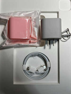 iPad Pro 11" M1 128GB Space Grey + Keyboard , Pen, Cases