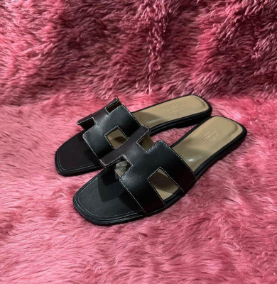 Preloved Hermes Women's Oran black sandals