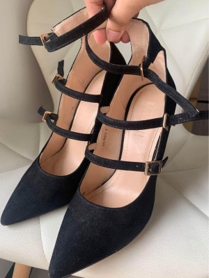 Used Parisian 4inch Heels with free tote bag