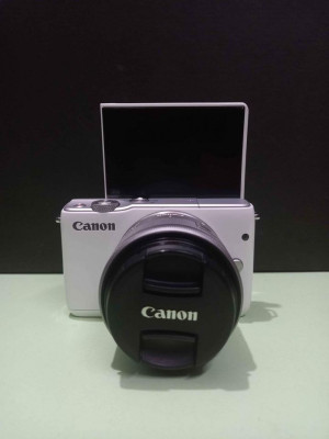 CANON EOS M10 Vlogging camera